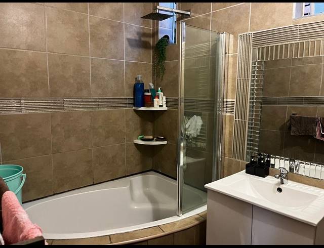 3 BEDROOM APARTMENT FOR SALE IN SILVERTON